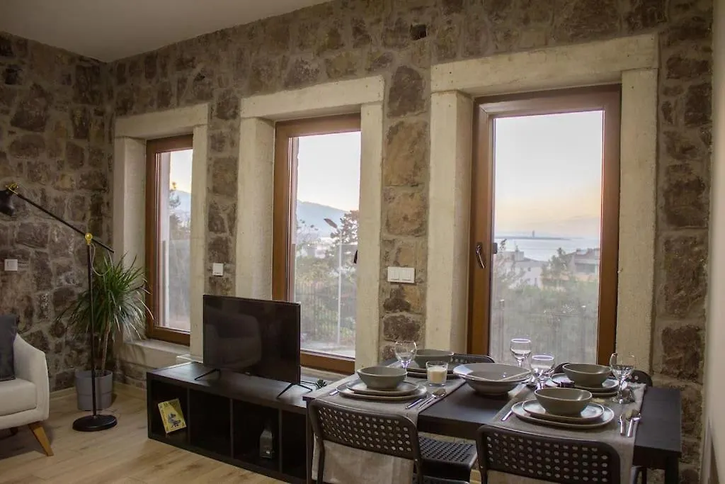 Stone Studio With Beautiful View In Heart Of İzmir